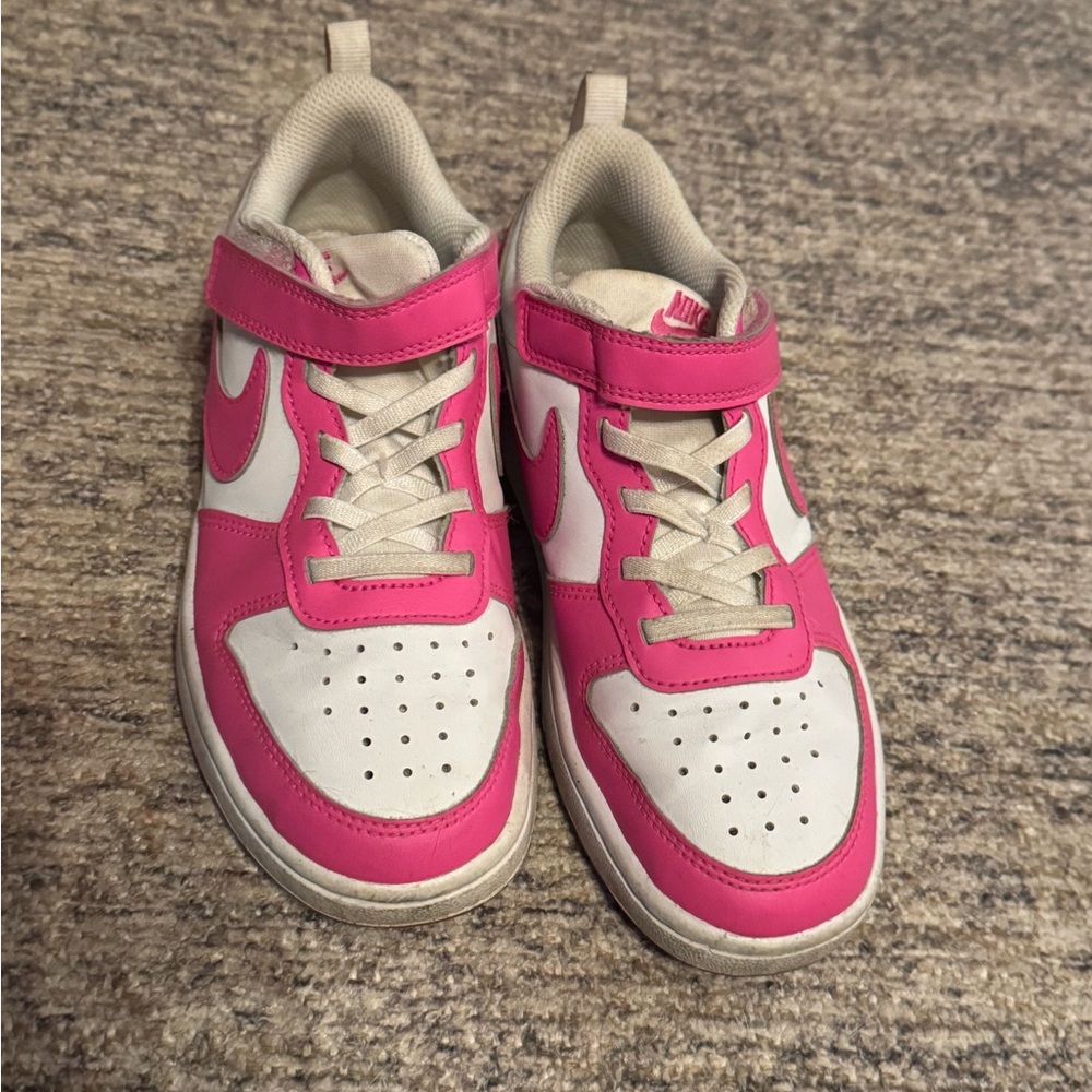 Nike Kids Pink and White Sneakers sz 2